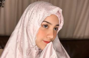 Anggun Pake Mukena, Anya Geraldine Langsung Diajak Taaruf