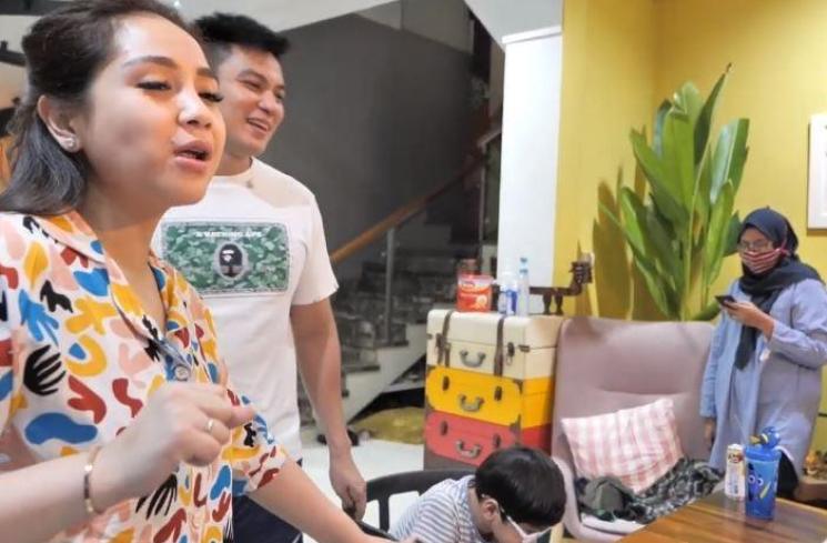 Rafathar tolak uang THR dari Baim Wong. (Youtube/BaimPaula)