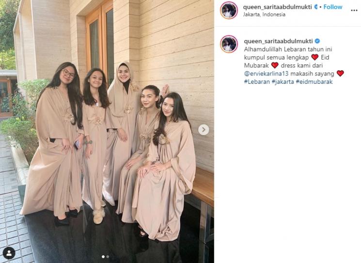 Perayaan seleb Lebaran 2020. (Instagram/@queen_saritaabdulmukti)