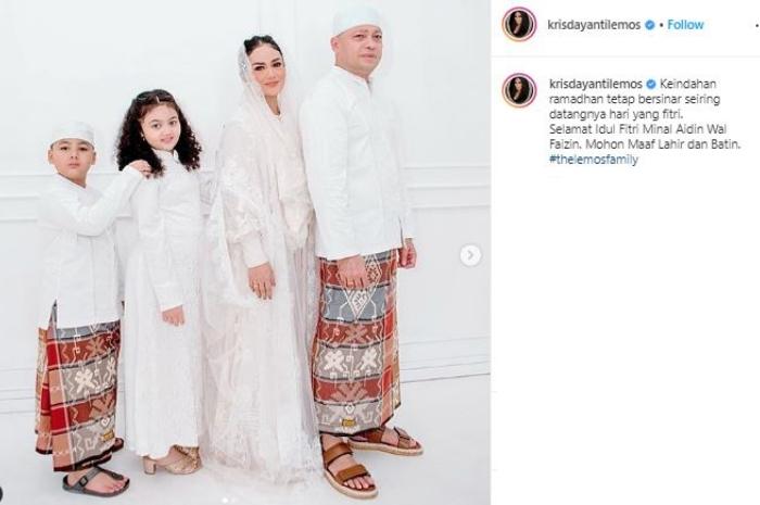 Momen lebaran keluarga Krisdayanti. (Instagram/@krisdayantilemos)