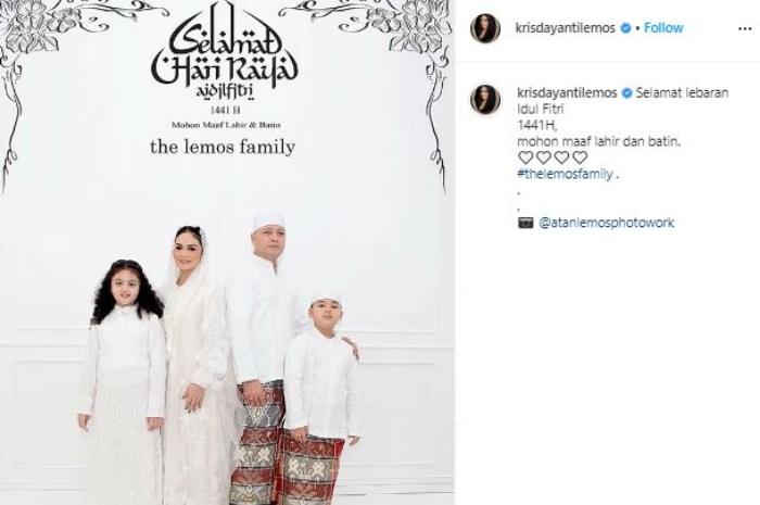 Momen lebaran keluarga Krisdayanti. (Instagram/@krisdayantilemos)