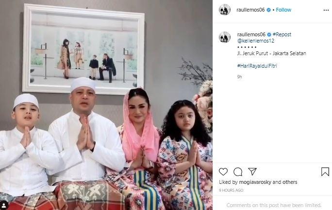 Momen lebaran keluarga Krisdayanti. (Instagram/@krisdayantilemos)