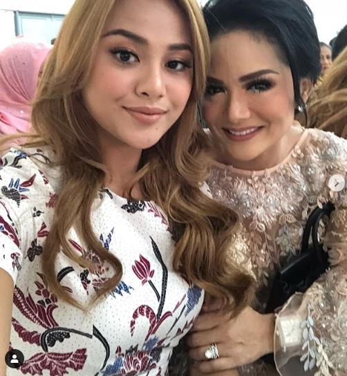 Aurel Hermansyah dan Krisdayanti. (Instagram/@krisdayantilemos)