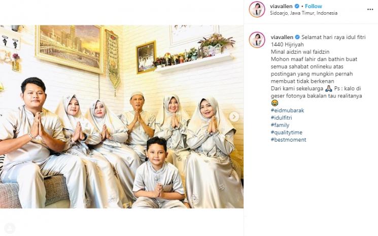 Kekompakan Via Vallen dan adik-adiknya. (Instagram/@viavallen)