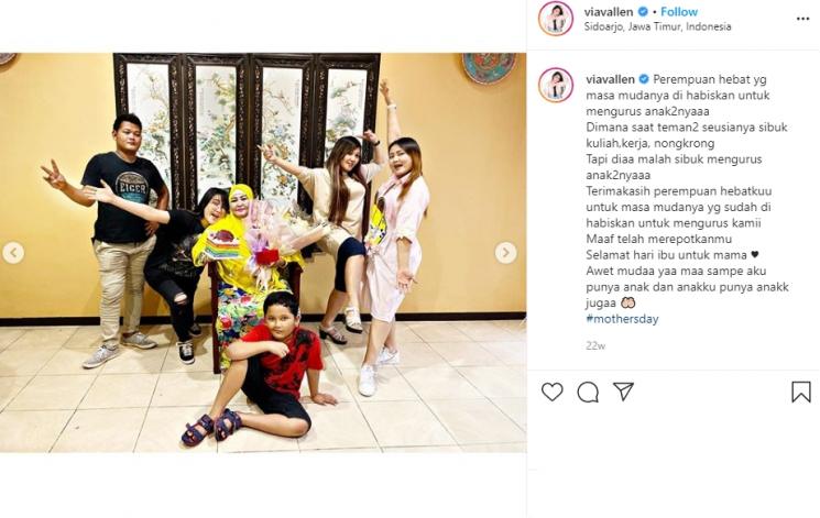 Kekompakan Via Vallen dan adik-adiknya. (Instagram/@viavallen)
