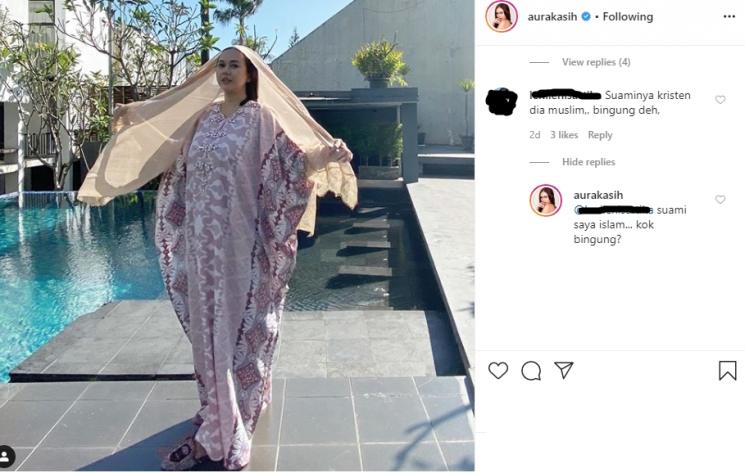 Agama Suami Aura Kasih dikepoin. (Instagram/@aurakasih)