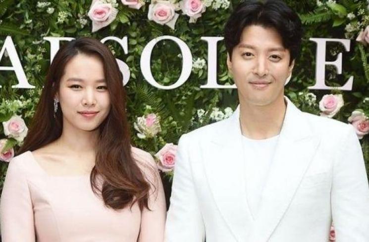 Lee Dong Gun dan Jo Yoon Hee. [Soompi]