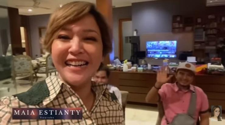 Kedekatan Dul Jaelani dan ayah Tiara Andini. (YouTube/Maia Estianty)