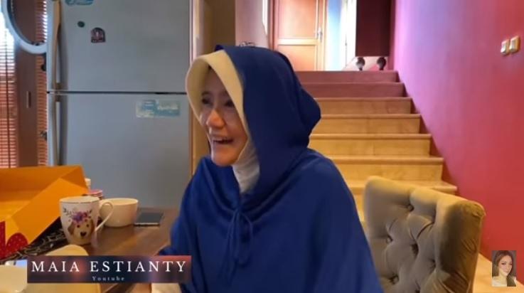 Ibu susuan El Rumi dan Al Ghazali. (YouTube/Maia Estianty)