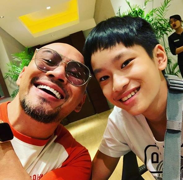 Azka Corbuzier dan Deddy Corbuzier. (Instagram/@azkacorbuzier)