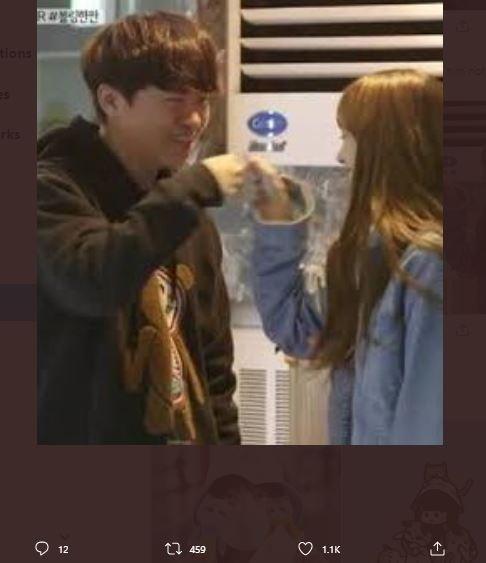 Potret Lisa BLACKPINK dan mantan manajer. (Twitter/nitrojen_)