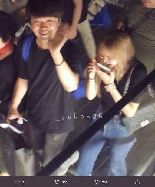 Potret Lisa BLACKPINK dan mantan manajer. (Twitter/Just_Suzzz)