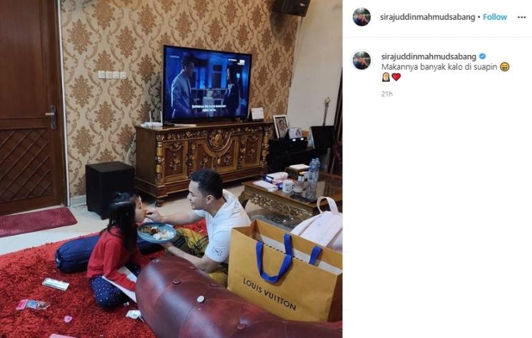 Sirajuddin Mahmud dan putrinya. (Instagram/@sirajuddinmahmudsabang)