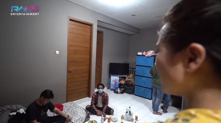 Nagita Slavina marah ke pemiftnah keluarganya. (YouTube/Rans Entertainment)