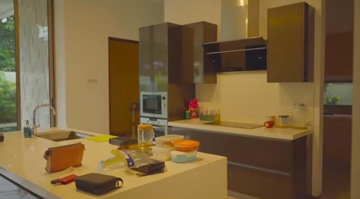 Rumah baru Dewi Perssik. (YouTube/Dewi Perssik)