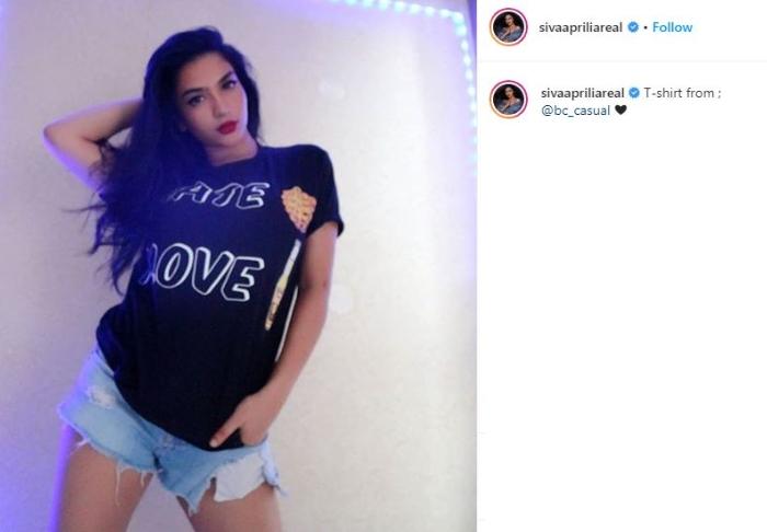 Gaya seksi DJ Siva Aprilia. (Instagram/@sivaapriliareal)