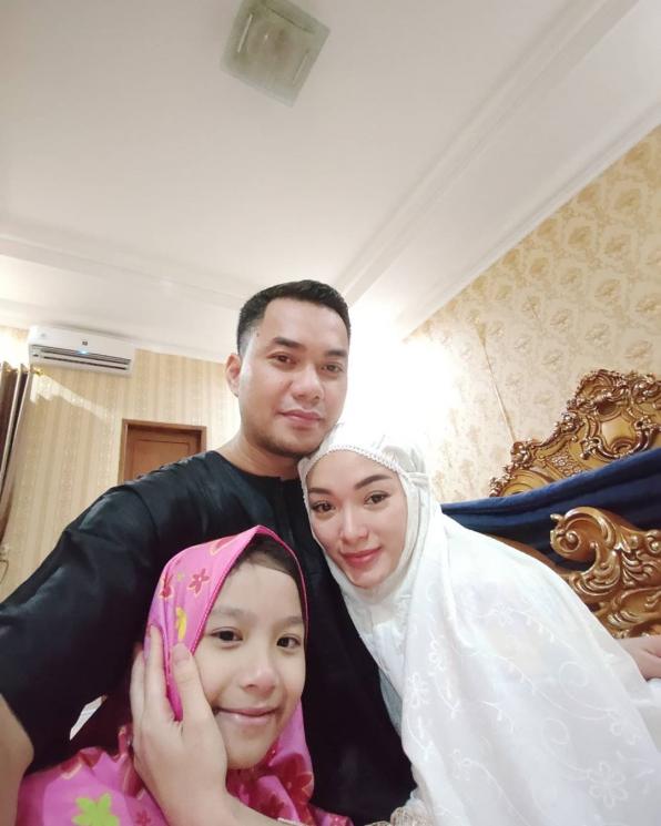 Zaskia Gotik, Sirajuddin Mahmud Sabang dan Aqila (Instagram/@sirajuddinmahmudsabang)
