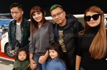 Putuskan Tinggal di Bali, 5 Potret Keluarga The Hermansyah Pakai Baju Adat