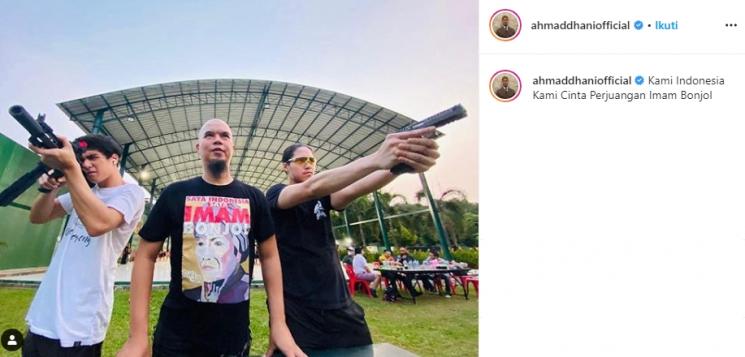 Ahmad Dhani latihan nembak bareng Al dan El (Instagram/@ahmaddhaniofficial)