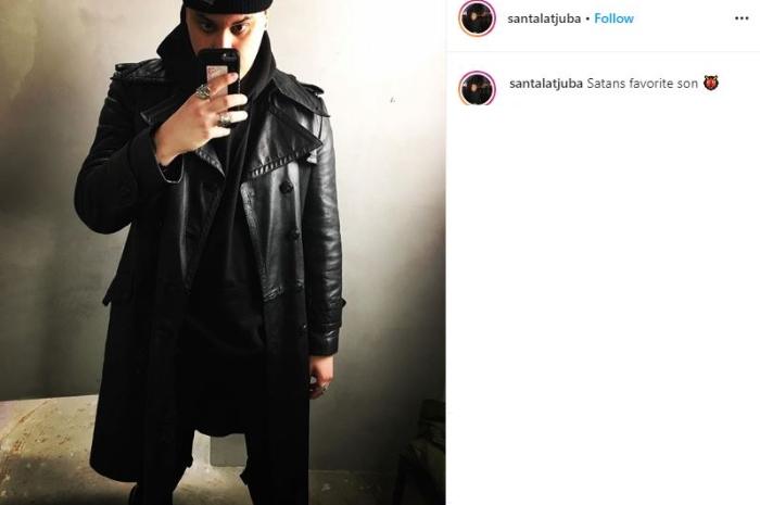 Potret ganteng Santana Latjuba. (Instagram/@santalatjuba)