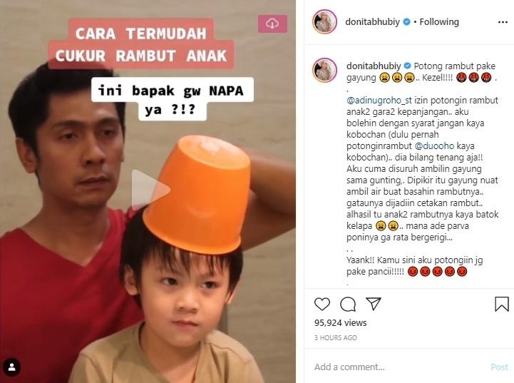 Adi Nougroho potong rambut anak pakai gayung. (Instagram/@donitabhubiy)
