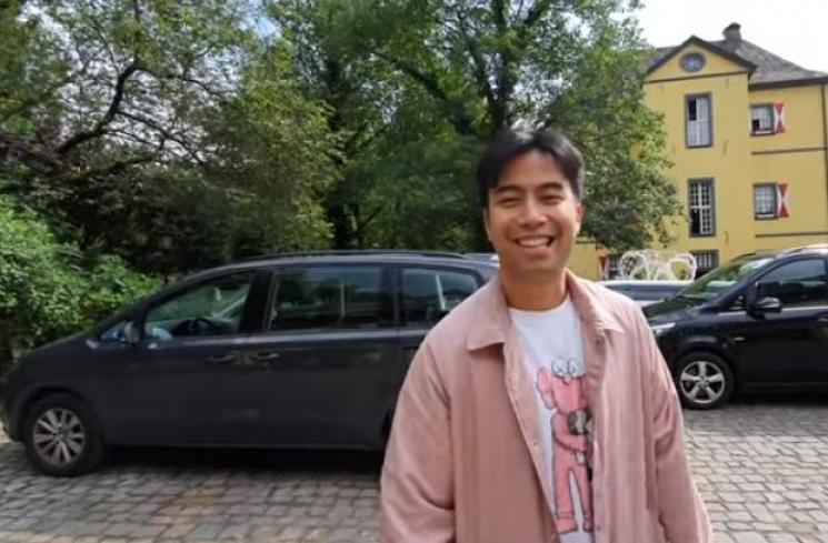 Kastil keluarga Vidi Aldiano. (YouTube/Vidi Aldiano)