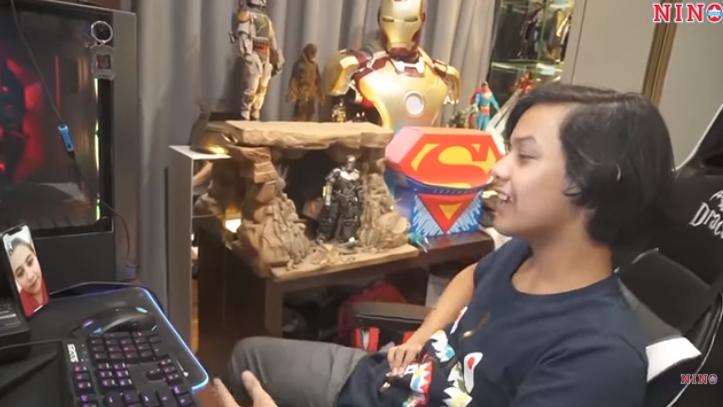 Nino Kuya nembak Prilly Latuconsina (YouTube/Nino Kuya)