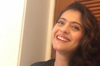 3 Gaya Seleb Bollywood Tidur Tengkurap di Ranjang, Kajol Bikin Dag Dig Dug