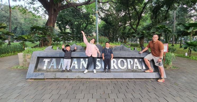 Ardi Bakrie dan anak-anaknya. (Instagram/@ardibakrie)