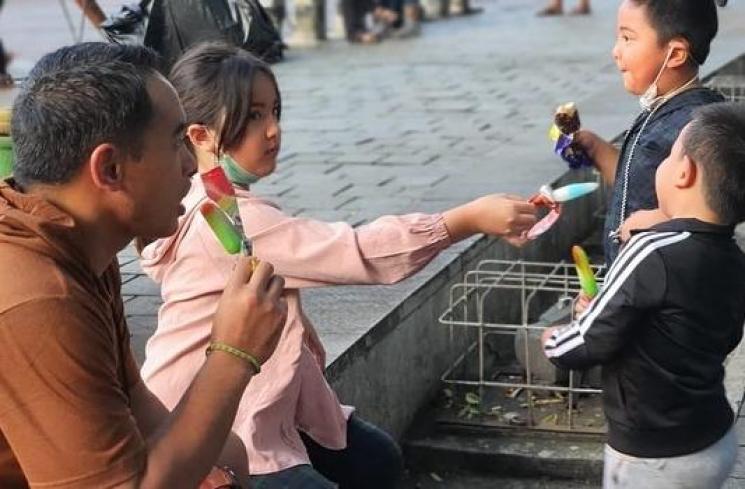 Ardi Bakrie dan anak-anaknya. (Instagram/@ardibakrie)