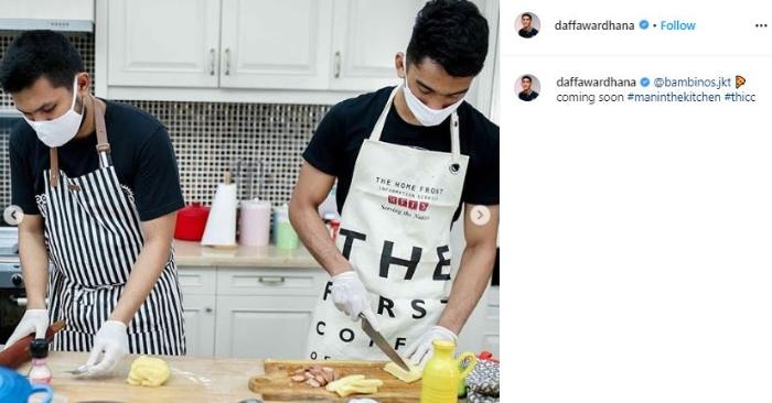 Daffa Wardhana jadi pedagang pizza rumahan. (Instagram/@daffawardhana)