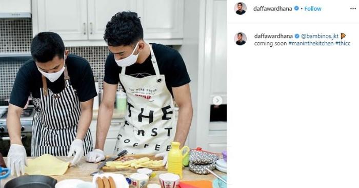 Daffa Wardhana jadi pedagang pizza rumahan. (Instagram/@daffawardhana)