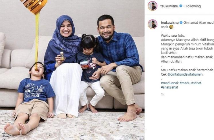 Teuku Wisnu dan Shireen Sungkar bersama anak-anak. (Instagram/@teukuwisnu)