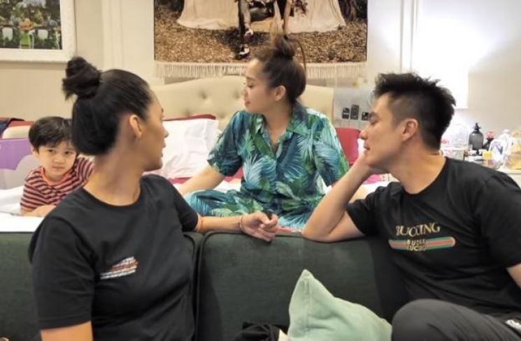 Rafathar makin pintar curhat ke Nagita Slavina. (Youtube/RANSEntertainment)