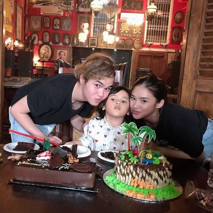 (dari kiri ke kanan) Dul Jaelani, Muhammad Ali, Tiara Savitri [Instagram/ahmaddhaniofficial]