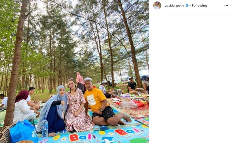 Zaskia Gotik pamer baby bump. (Instagram/@zaskia_gotix)