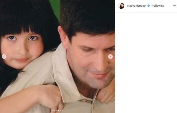 Stephanie Poetri bersama ayahnya, Andrew Hollis Dougharty. (Instagram/@stephaniepoetri)