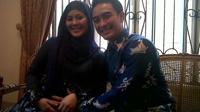Zumi Zola dan istri, Sherrin Tharia (Foto: Ismail)