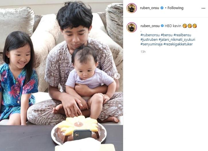Betrand Peto rayakan ulang tahun saudara kandungnya. (Instagram/@ruben_onsu)