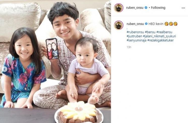 Betrand Peto rayakan ulang tahun saudara kandungnya. (Instagram/@ruben_onsu)