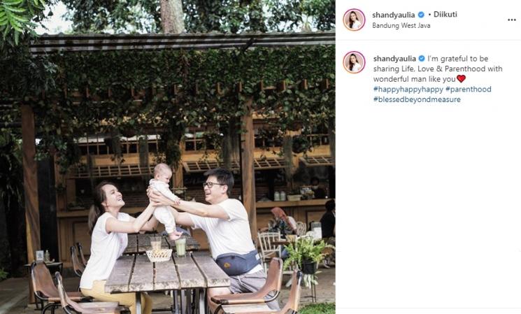 Shandy Aulia bersama David Herbowo dan Claire Herbowo (Instagram/@shandyaulia)