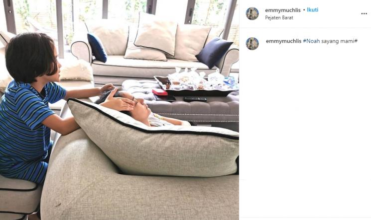 Bunga Citra Lestari dipijat Noah (Instagram/@emmymuchlis)