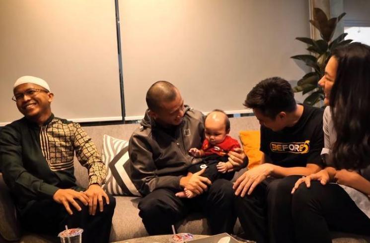 Kiano Tiger Wong dan Ustaz Felix Siauw. (Youtube/BaimPaula)