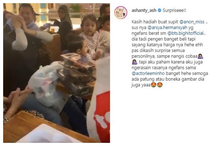 Momen pengasuh Arsya Hermansyah diberi kejutan Ashanty. (Instagram/@ashanty_ash)