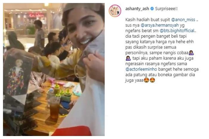 Momen pengasuh Arsya Hermansyah diberi kejutan Ashanty. (Instagram/@ashanty_ash)
