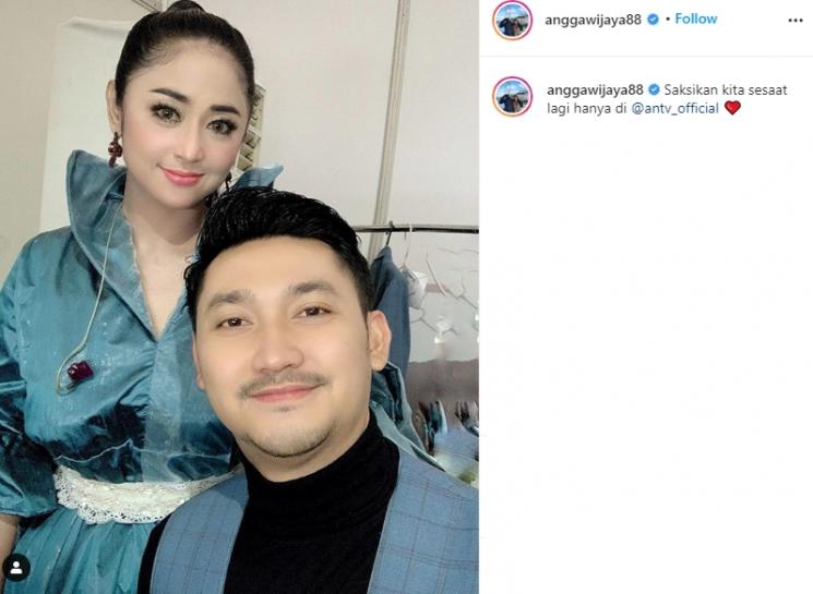 Suami seleb rangkap jadi manajer istri. (Instagram/@anggawijaya)