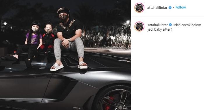 Atta Halilintar bareng Arsy dan Arsya. (Instagram/@attahalilintar)