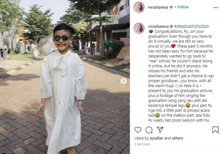 Momen wisuda anak Sharena Delon. (Instagram/@mrssharena)
