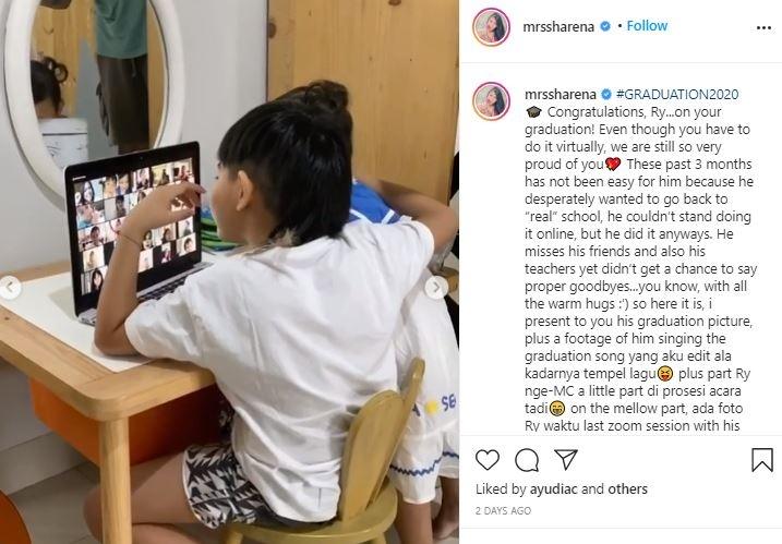 Momen wisuda anak Sharena Delon. (Instagram/@mrssharena)