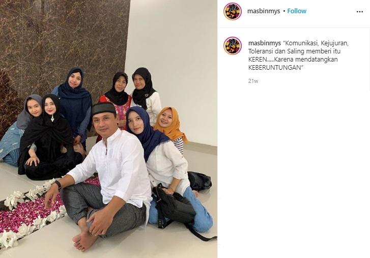 Dewi Perssik dan kakaknya, Mas Bin. (Instagram/@masbinmys)